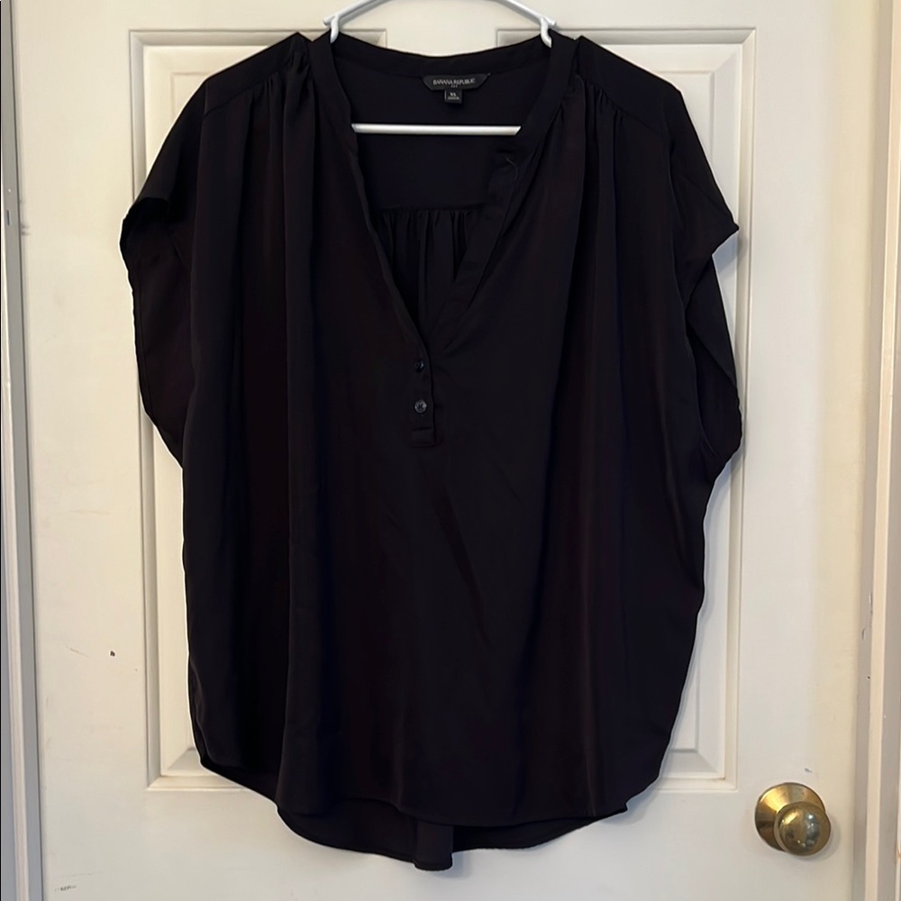 Universal Thread Black V-Neck Flutter Sleeve Blouse